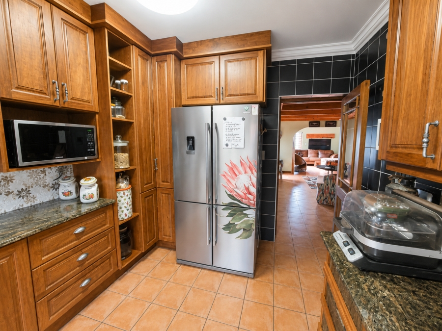 4 Bedroom Property for Sale in Brenton On Sea Western Cape